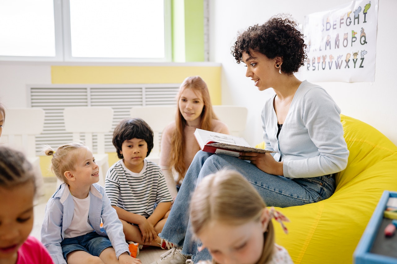 Lire, raconter, conter des histoires aux tout-petits